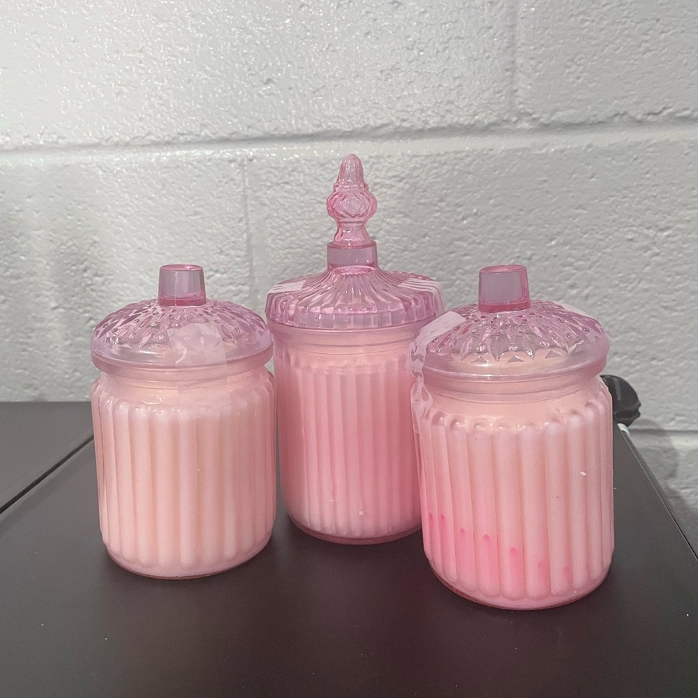 Hey everyone I don’t know if I can put the candles on poshmark but I’m trying.